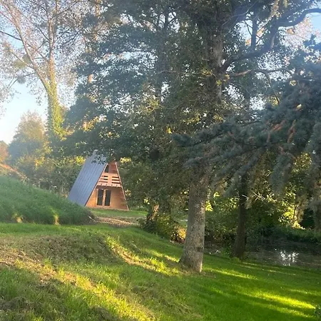 En Forme De Tipi * Beaumesnil (Calvados)